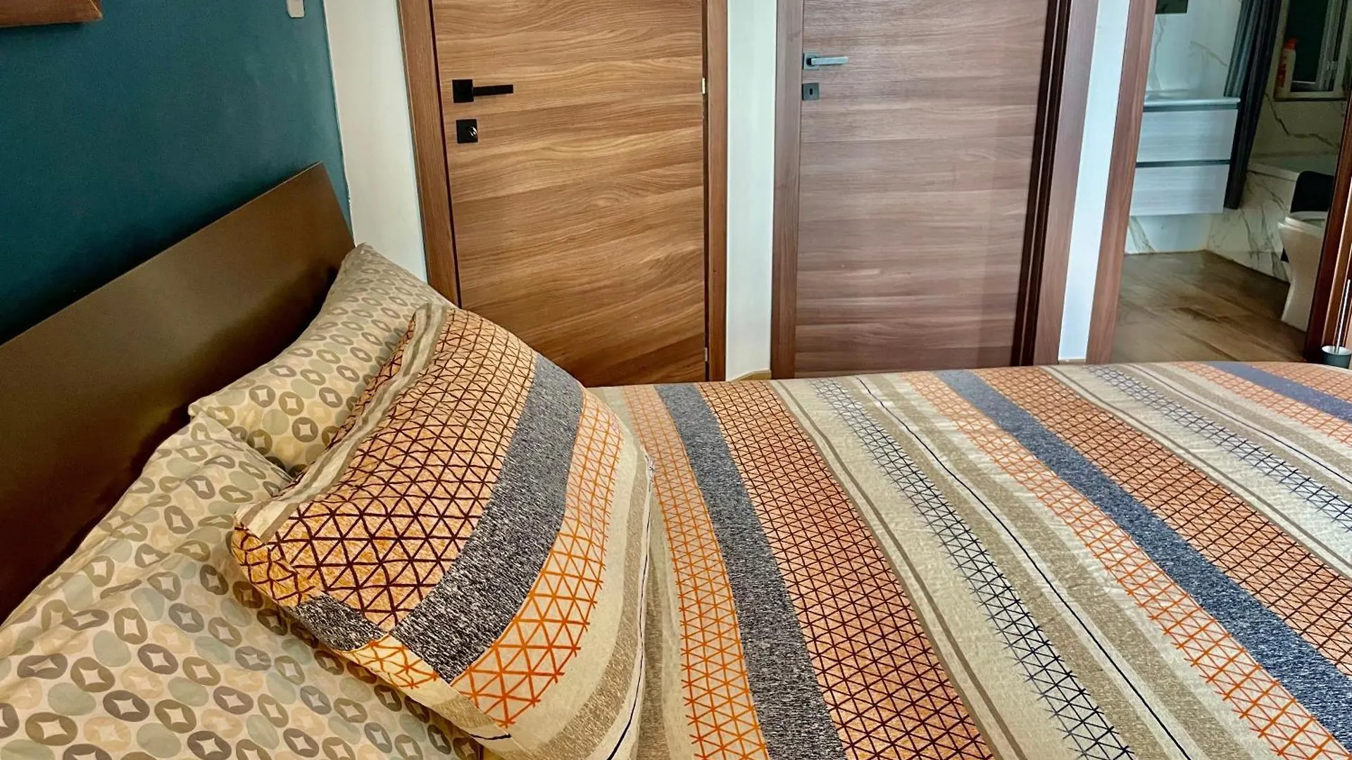 Airport Accommodation Bedroom With Your Own Private Bathroom Self Check In And Self Check Out Air-Condition Included Mqabba